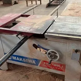 Esquadrejadeira Maksiwa Imagem