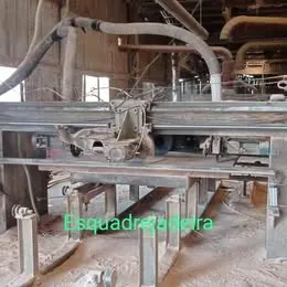 Esquadrejeira de compensados - Indumec. 4 discos e 2 riscados.