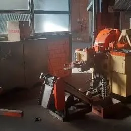 Estampadora de pinos e roletes