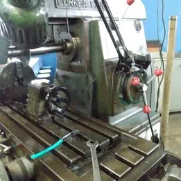 Fresadora universal Correa F2UE Imagem