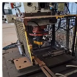 Furadeira com cabeçote triplo