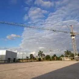 GRUA LANÇA 40 M ALTURA 16,3M RAIO MAX. 40M CARGA 3 TON INICIO - 0,5 PONTA Imagem