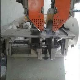 Maquina de aplicar rebites com 2 cabeçotes - Huen Chen