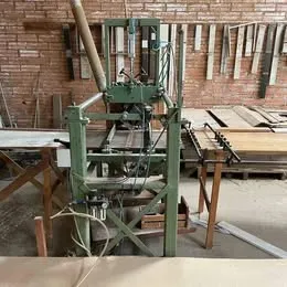 Maquina de corte em V para montagem de gavetas e caixas Imagem