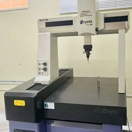 Máquina de medição Tridimensional Mitutoyo Crysta Plus – M Imagem