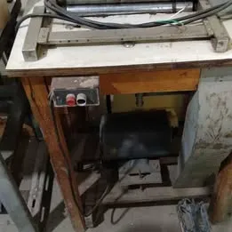 Maquina de prensar sola e colar Imagem