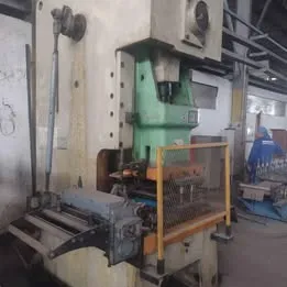 Maquina para formação de prateleiras porta pallet - 2013 Imagem