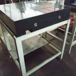 Mesa de Desempeno 76 x 76 x 16 cm