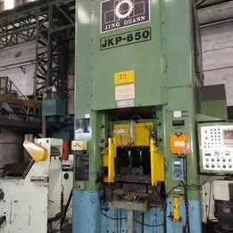 Prensa Ação de Joelho JKP 650 - 650 Ton