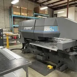 Puncionadeira strippit 1250 H Imagem