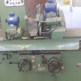 RETIFICA UNIVERSAL TOS - 1000 mm Imagem