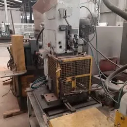 Rosqueadeira com cabeçote triplo para furação