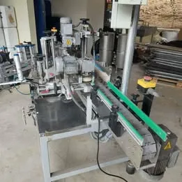 Rotuladora para frascos planos e cilíndricos - 5.000 un/h Imagem