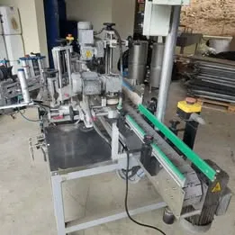 Rotuladora para frascos planos e cilíndricos PE Latina 5.000 unid/h Imagem