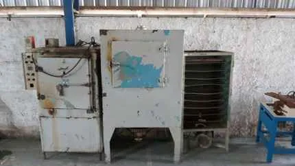 2 estufas p/ bobinas cobre e prateleira de resfriamento. Imagem