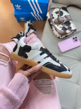     Tênis  Adidas samba    