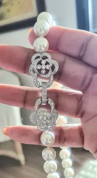Colar Pérolas Chanel fecho camélia 