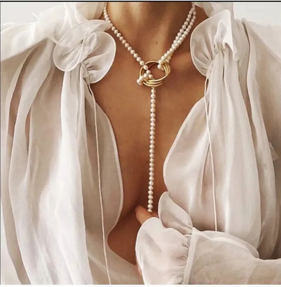 Colar de pérolas Laçada. 