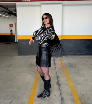 SHORTS SAIA COURO PU PRETA COM CINTO  (TAMANHO G MANEQUIM 42) - Foto 2