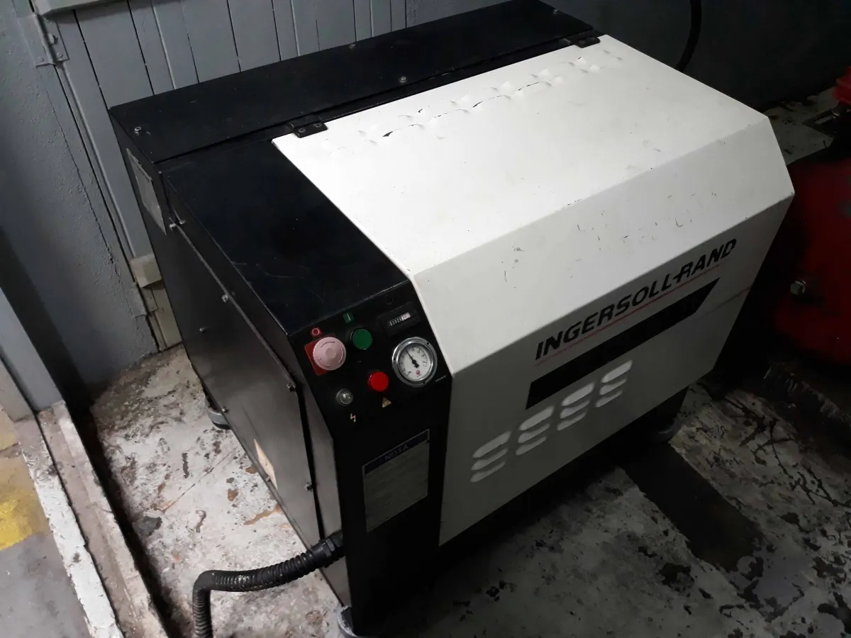 Compressor de ar Parafuso SSR-EP15 Ingersoll com secador de ar