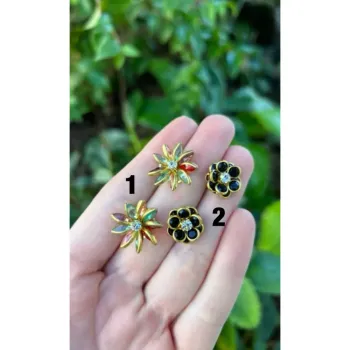 Brinco Banhado Com Opção de Escolha - Brinco de Flor Coração Folha - Foto 2