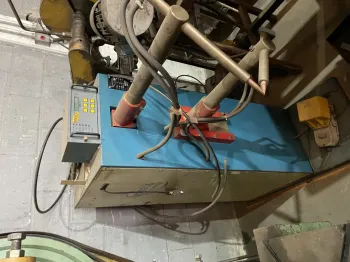 Máquina de Solda Ponto/Ponteadeira com Comando CNC - 45 kVA