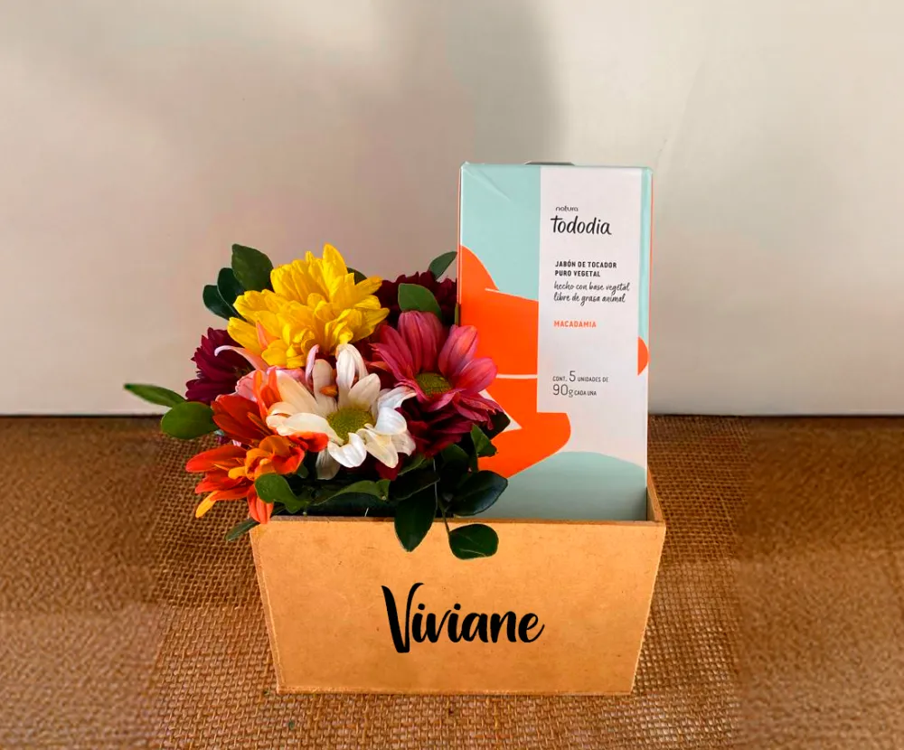 Box Natura Toque de Amor: presente com flores e sabonetes Natura Todo Dia personalizado