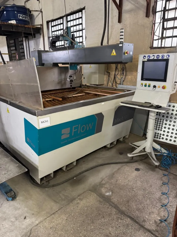 Maquina de Corte Jato Agua CNC Flow Mach 100 