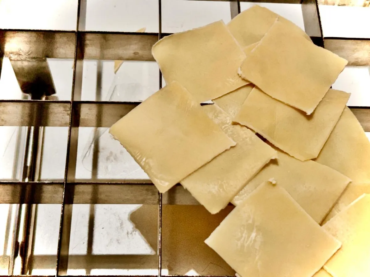  CORTADOR DE  16 BARRINHAS  TAM. 7 X 7CM   Imagem