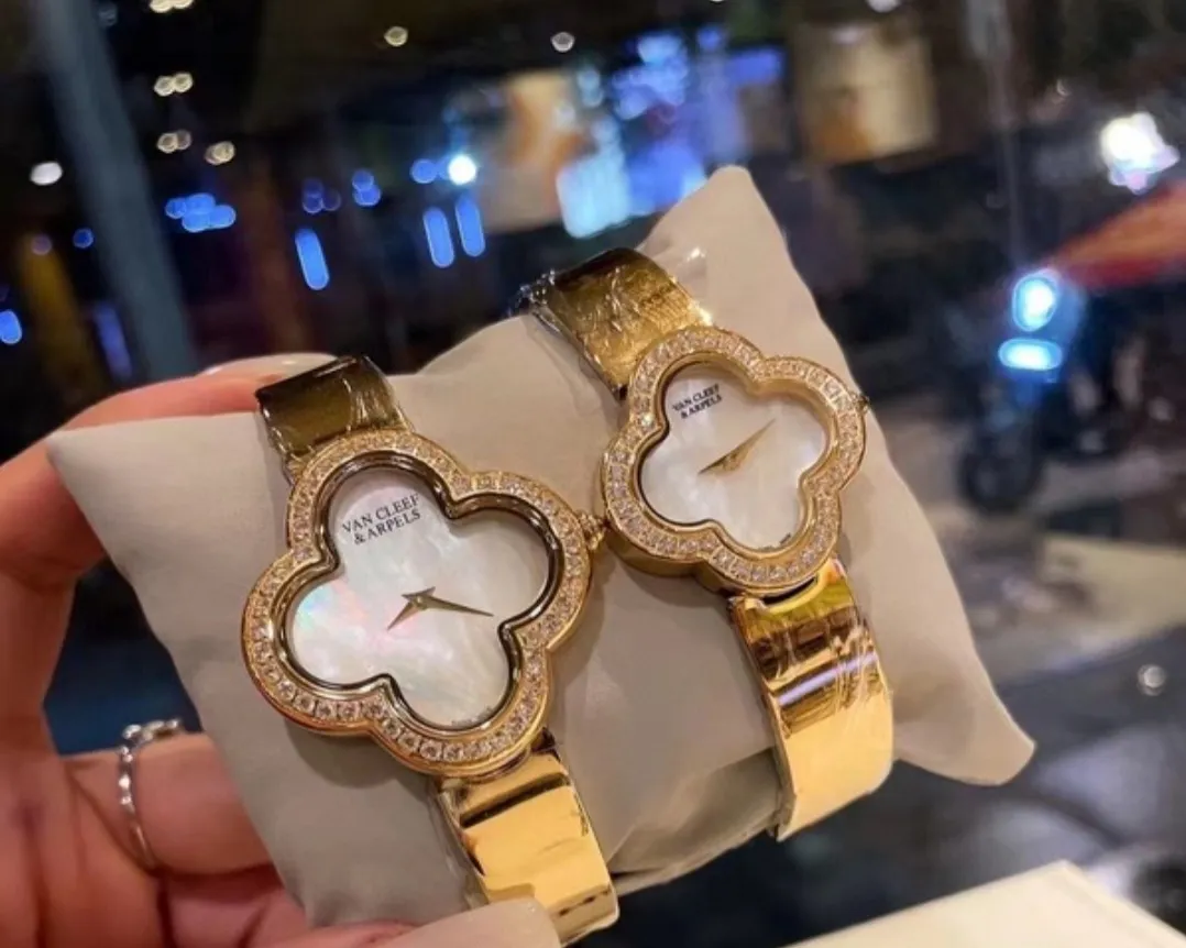 Relógio metal/couro Van Cleef ENCOMENDA 