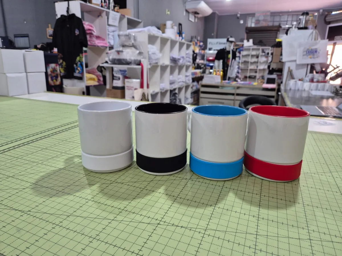 CANECA CERAMICA 325ML INTERNA COLORIDA /  BASE ALTA SILICONE 