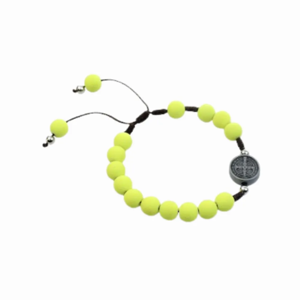 Pulseira de São Bento com conta amarela emborrachada Imagem