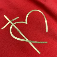 Camiseta Feminina Vermelha Cruz Coração Minimalista - Foto 2