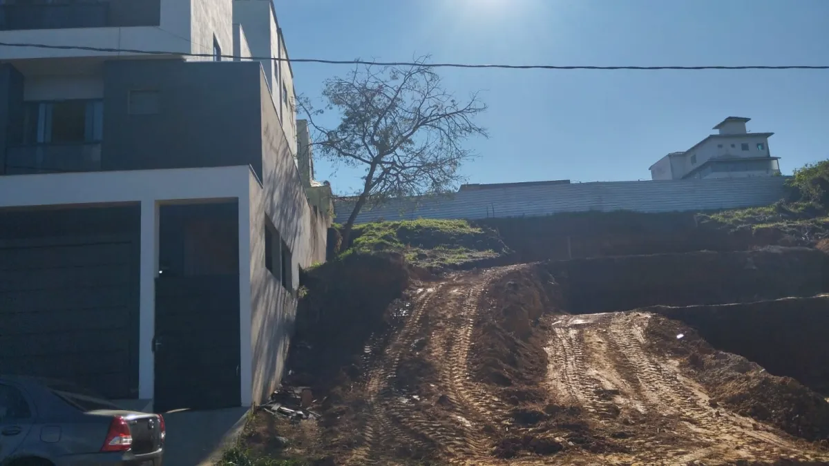 Vende-se lote  no bairro Pioneiros