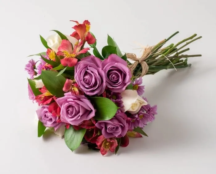 Buquê de Flores do Campo em Tons Rosados Imagem