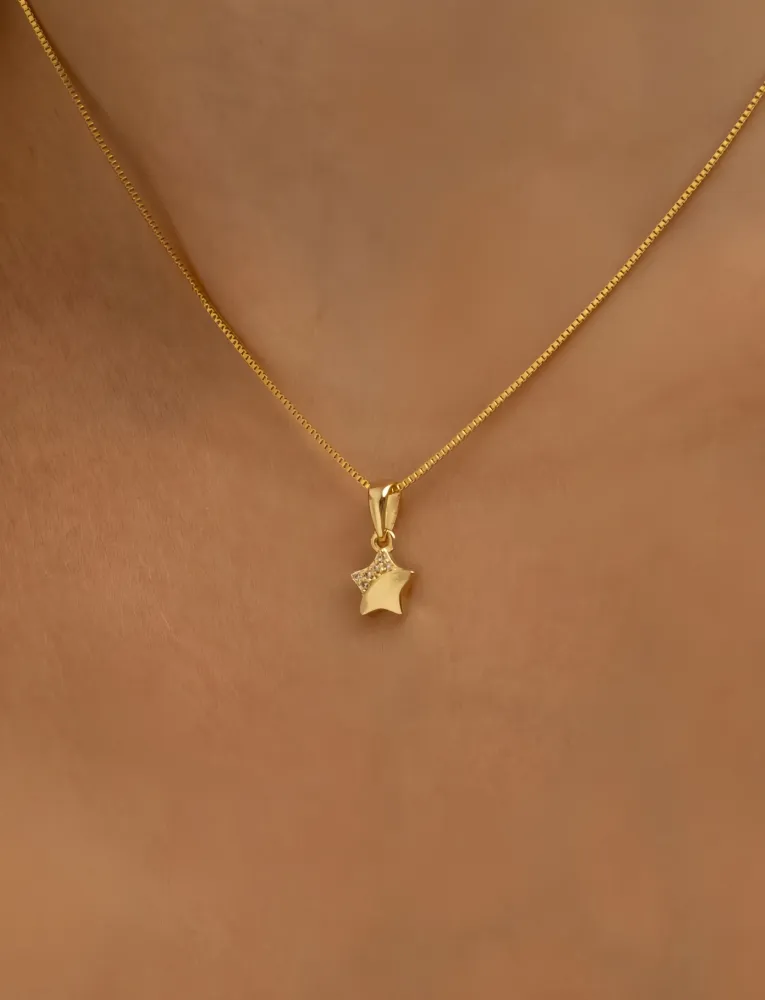 COLAR COM PINGENTE ESTRELA BANHADO EM OURO 18K