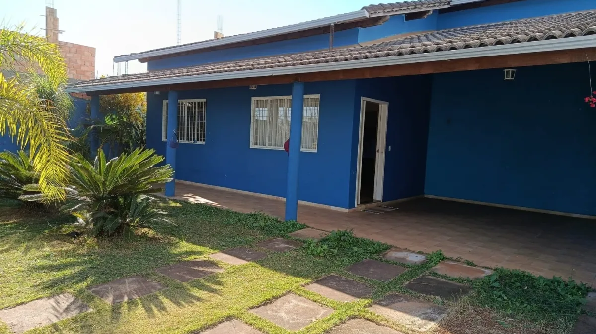 Vende-se bela casa no bairro Inconfidentes
