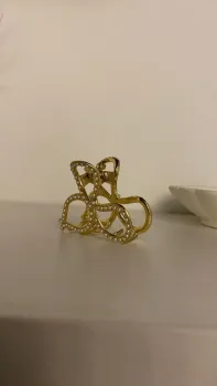 Presilha de Cabelo Laço Dourado com Pérolas - Foto 2